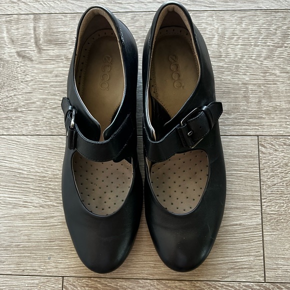 Ecco Shoes - Black ECCO Mary Jane Low Heels - Women's Size 39 (8)